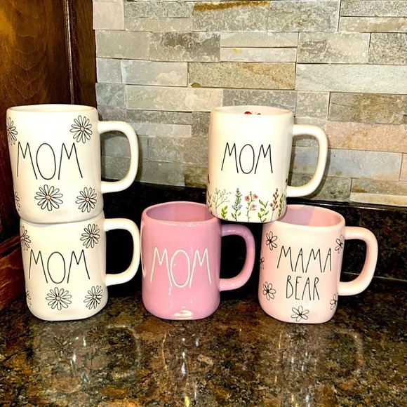 💥NWT Rae Dunn Artisan Collection Magenta Ceramic Coffee Tea Mug Cups ~ MOM - Picture 1 of 2